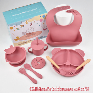 Venta directa de fábrica Juego de alimentación de bebé de diseño clásico Incluye cuchara Tenedor Snack Sippy Cup Bowl Plate Baberos para niños pequeños - Product Image 4