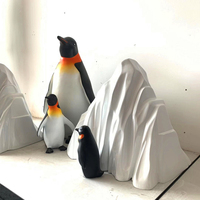 Sculpture de pingouin empereur en fibre de verre artificielle à succès pour la vitrine de marque, la décoration extérieure du centre commercial, sculpture de pingouin