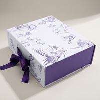 Boîte cadeau en toile blanche en gros avec imprimé floral botanique violet (oiseaux, renards, cerfs) et nœud en ruban de satin, fermeture à œillet, approvisionnement en vrac