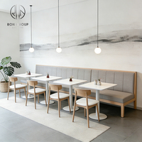 Ensemble de mobilier de restaurant incurvé pour café : chaises, tables et banquettes