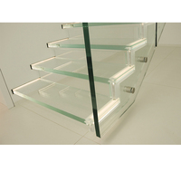Escalier flottant droit intérieur moderne en bois massif pour sous-sols Garde-corps en verre trempé pour villas
