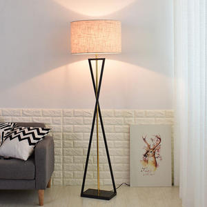 Lampadaire <span class=keywords><strong>sur</strong></span> pied de luxe exquis nordique moderne pour la décoration intérieure Led lampadaire d'hôtel trépied noir européen - Product Image 3