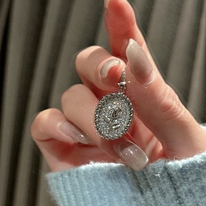 Pendentif ovale sculpté vintage français rétro élégant, en argent sterling S925, avec matériau en or rose platine - Product Image 2