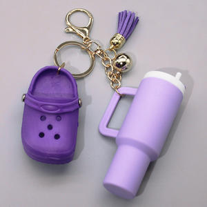 CHENXI Venta Directa de Fábrica: Llavero de Vaso Miniatura con Diseño de Zapatos, Accesorio Lindo para Bolsos y Mochilas - Product Image 6