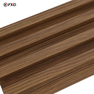 ألواح جدارية داخلية مضلعة من البي في سي بنمط الرخام الأبيض والخشب، ألواح جدارية ثلاثية الأبعاد من الخشب البلاستيكي المركب، كسوة جدارية من مصنعي فوشان - Product Image 1