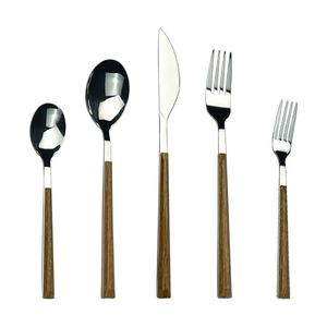 Ensemble de couverts en bois avec couteau, fourchette et cuillère à manche en bois, en acier inoxydable argenté pour restaurants - Product Image 1