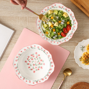 Assiette à soupe florale rose de 9 pouces en gros, assiette à salade de fruits en céramique fraîche et élégante, assiette en céramique de style japonais pour usage domestique. - Product Image 1
