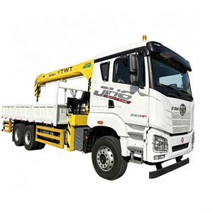 Camion lourd J6P 6x4 à 10 roues avec grue télescopique à flèche droite montée sur châssis et plateau de chargement rabattable - Product Image 1