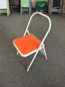 Silla de Yoga Plegable Acolchada con Tubo de Acero, Herramienta Auxiliar para Práctica de Asanas y Meditación, Diseño sin Respaldo - Product Image 6