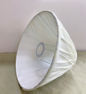 <span class=keywords><strong>Abat</strong></span>-<span class=keywords><strong>jour</strong></span> en <span class=keywords><strong>tissu</strong></span> blanc <span class=keywords><strong>plissé</strong></span>: Design classique en forme de cloche idéal pour lampe de table ajoute une touche élégante à la décoration du salon de la chambre à coucher - Product Image 3