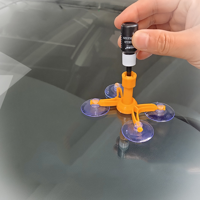 Автомагазин, ремонт автомобиля, круглые регулируемые стулья