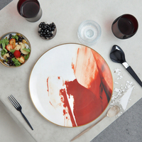 Service de vaisselle en céramique abstraite à l'aquarelle avec bord doré, assiettes en porcelaine colorées pour la décoration de table de banquet de mariage