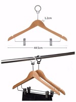 Cintres en bois antivol pour hôtel en gros, organisateur avec crochet pivotant à 360°, design multifonctionnel, couleur bois naturel, garde-robe pour vêtements