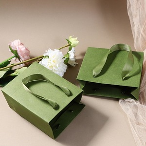 Bolsa de Regalo Ecológica de Lujo con Cinta, Impresión Personalizada, Materiales Reciclados Rosados, Empaque para Ropa, Pequeños Negocios, Hot Stamping - Product Image 6
