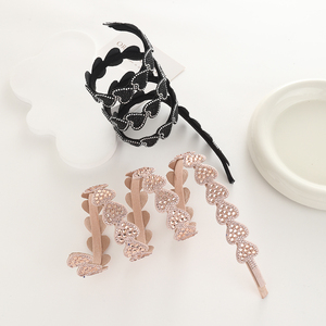 ส่วนบนรองเท้าสปริงแบบกำหนดเองของ YH ประดับด้วยคริสตัลรูปหัวใจสำหรับรองเท้าส้นสูง รองเท้าแตะ และรองเท้าลำลองสำหรับผู้หญิง คริสตัลแบบติดด้วยความร้อน - Product Image 5