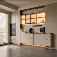 Armoires de cuisine modulaires en placage de sycomore sur mesure, coins arrondis, verre rétroéclairé ambré, marbre Calacatta, fabricant OEM ODM