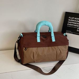 Sac de sport tendance multi-poches, sac de musculation à porter à la main, sac d'entraînement avec sangle réglable, sac de voyage de week-end pour hommes et femmes - Product Image 4