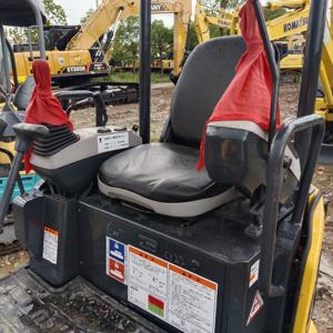 Miniexcavadora sobre orugas Komatsu PC18MR de Japón, compacta y potente de segunda mano con motor central y bomba para espacios reducidos - Product Image 4