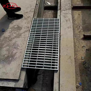 Marches de mezzanine en grille de barres galvanisées en acier au carbone de 25 mm, personnalisées, durables, anti-corrosion, résistantes au feu, soudées par pressage - Product Image 3