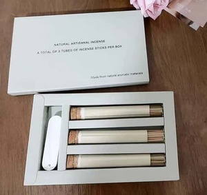 Bâtons d'encens Premium de <span class=keywords><strong>Sauge</strong></span> <span class=keywords><strong>Blanche</strong></span> <span class=keywords><strong>Sauvage</strong></span>, Cèdre et Palo Santo, Lot de 3 Tubes, Naturels, Roulés à la Main, pour Purification Spirituelle et Ambiance d'Automne à Domicile - Product Image 2