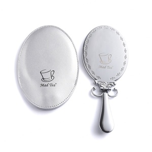 Espejo de Mano Plegable de Color Plateado con Forma Ovalada y Estuche de PU - Product Image 1