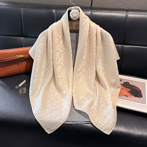 <span class=keywords><strong>Elegante</strong></span> <span class=keywords><strong>Sciarpa</strong></span> Quadrata Jacquard con Lettera D, Lussuoso Foulard in Finta Seta Tencel, Scialle con Filo Dorato per Donne - Product Image 3
