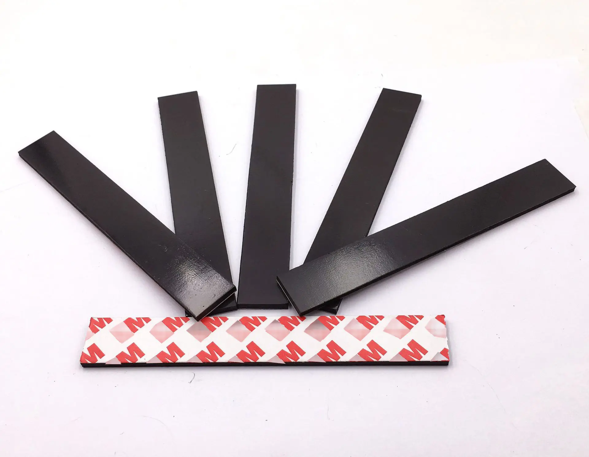 Fabrikgroßhandel individuelles flexibles Gummi-Magnetstreifen-Rolle doppelseitiges klebe-Magnetband