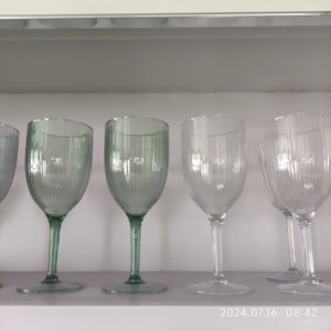 Fábrica Vende Copas de Vino de Plástico de Grado Alimenticio, Estilo Moderno, Marca Tailai, Capacidad de 400 ml, Logotipo Personalizable para Bares - Product Image 3