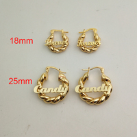 Pendientes de Aro Mini para Niñas y Bebés 18mm 25mm con Nombre Personalizado en Acero Inoxidable y Oro de 18K, Joyería Infantil Adorable con Placa de Nombre y Diseño Trenzado