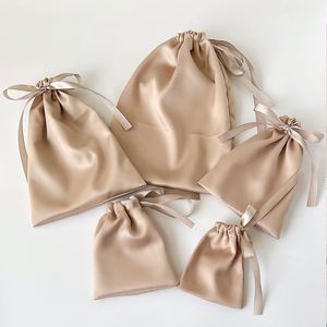 Pochette en satin champagne avec cordon de serrage pour bijoux, bagues, boucles d'oreilles, rangement de pièces de monnaie, organiseur de voyage, sac cadeau, impression argentée avec logo personnalisé - Product Image 5