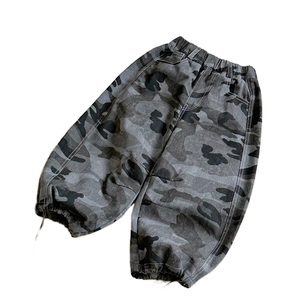 D3272 Versión coreana Ropa de primavera y otoño para niños, overoles de camuflaje, pantalones estilo rufián americano para hombres y mujeres - Product Image 2