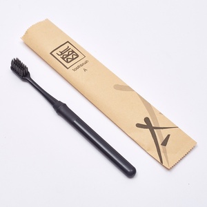 Juego <span class=keywords><strong>de</strong></span> cepillos <span class=keywords><strong>de</strong></span> dientes desechables negros ecológicos para hotel, kit dental <span class=keywords><strong>de</strong></span> viaje, logotipo personalizado, venta al por mayor a granel, cerdas suaves <span class=keywords><strong>de</strong></span> carbón para invitados - Product Image 1