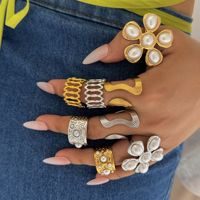 Gaovo 18K Vergoldeter 316 Edelstahl Perlen-Blumen Breiter Bandring Damen Vintage Geometrischer Statement-Schmuck Accessoire Geschenk