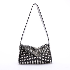 <span class=keywords><strong>Borsa</strong></span> a tracolla <span class=keywords><strong>con</strong></span> <span class=keywords><strong>borchie</strong></span> nere da donna alla moda per rivetti sotto le ascelle - Product Image 3