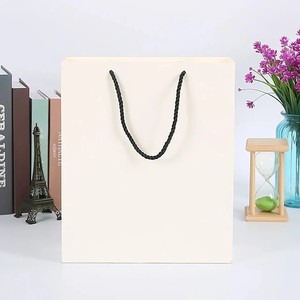 Sacchetti di carta con logo borsa personalizzata Kraft regalo Shopping <span class=keywords><strong>Boutique</strong></span> la tua confezione artigianale di <span class=keywords><strong>fiori</strong></span> di lusso per Goodie Dresses - Product Image 4