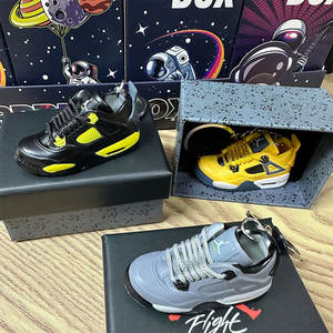 กล่องใส่รองเท้ารุ่น <span class=keywords><strong>AJ4</strong></span> สำหรับ 4 คู่ พร้อมพวงกุญแจรูปรองเท้าบาสเก็ตบอลสุดเทรนดี้ รุ่น 2548RTEF - Product Image 4