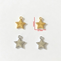 Breloques étoiles en laiton gravées CNC, pendentifs à boucle unique plaqués or/rhodium pour la fabrication de bijoux et la création d'accessoires distinctifs