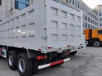 En stock, camions à benne basculante d'occasion Sinotruck Howo 6x4 8x4 10 roues 40 mètres cubes, camions d'occasion à vendre