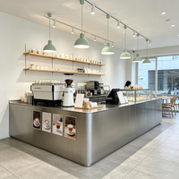Comptoir de bar personnalisé pour café, vitrine en verre avec éclairage LED, design intérieur complet pour boulangerie et pâtisserie, solution clé en main