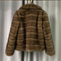 Großhandel Einzelhandel Winter Damen Thermo-Kunstpelz-Trenchcoats Kurze Modische Faux-Sabel-Pelz Umweltfreundliche Hochwertige V-förmige Mäntel