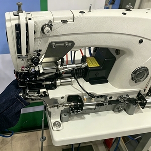 Máquina de coser industrial automática de cama cilíndrica TS-63972-D4 para dobladillos de pantalones, mangas y puños de jeans - Product Image 3