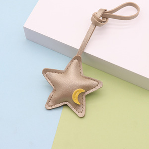 พวงกุญแจ <span class=keywords><strong>Goodnight</strong></span> Stars <span class=keywords><strong>Moon</strong></span> Light รูปพระจันทร์และดวงดาว 3 มิติ  จี้ห้อยกระเป๋าการ์ตูน หนัง PU  เครื่องประดับแฟชั่นสุดสร้างสรรค์สำหรับผู้หญิง - Product Image 3