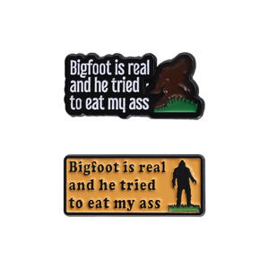 Nouvel arrivage : Lot de pin's émaillés Bigfoot amusants avec citation sarcaste 'Bigfoot est réel' pour la décoration de sacs à <span class=keywords><strong>dos</strong></span> et de vestes - Product Image 1