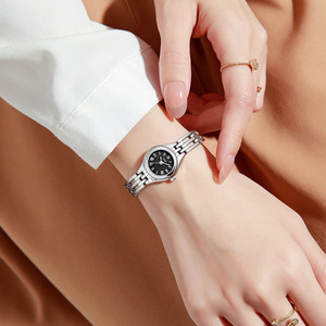 Reloj de Cuarzo para Mujer con Esfera Dorada y Números Romanos, Reloj de Pulsera Clásico con Brazalete de Metal para Damas, Formal y de Uso Diario - Product Image 3