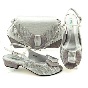 <span class=keywords><strong>Scarpe</strong></span> <span class=keywords><strong>da</strong></span> donna africane con tacco basso e borsa con strass nigeriane <span class=keywords><strong>scarpe</strong></span> <span class=keywords><strong>da</strong></span> <span class=keywords><strong>sposa</strong></span> e borsa abbinata per festa serale - Product Image 5