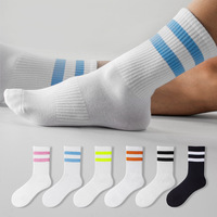Chaussettes de basket-ball athlétiques avec logo personnalisé Chaussettes longues rayées en coton peigné Chaussettes tendance pour hommes