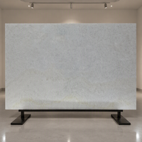 Grande dalle de quartzite iceberg cristallin naturel poli pour plan de travail de cuisine, meuble-lavabo de salle de bain, revêtement mural et revêtement de sol