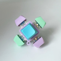 Porte-clés 6-en-1 avec bouton de décompression PC sphéroïdal à couleurs assorties et interrupteur mécanique, petit jouet