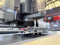 Routeur CNC haute vitesse et haute précision avec broche de 4 kW refroidie par eau et changement d'outil automatique, machine de découpe CNC 40000 tr/min