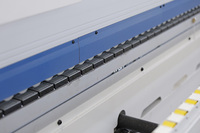 Machine de chantournage automatique multifonctionnelle avec fonction de raclage pour le traitement du PVC, du contreplaqué et du bois